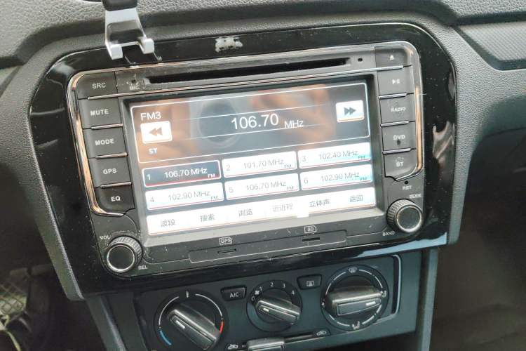 Used Volkswagen Jetta 2015 1.4L Manual Fashion Model Audio And AC Panel