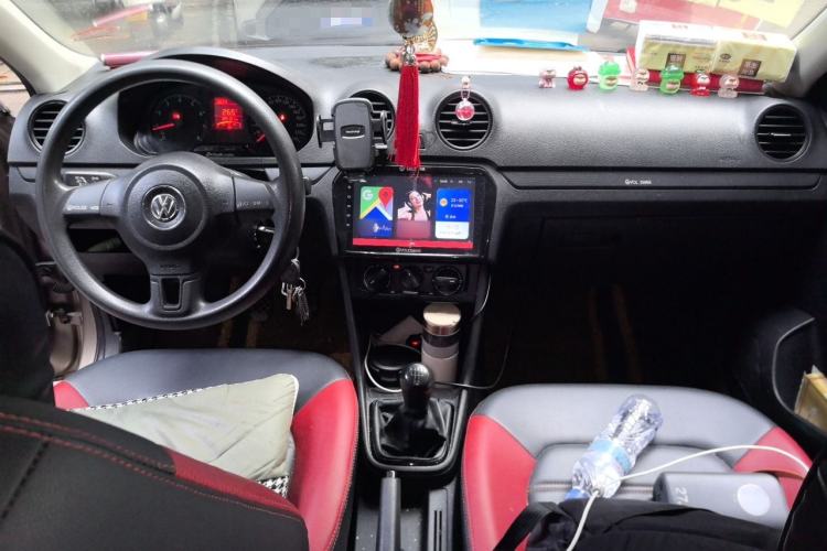 Used Volkswagen Jetta 2015 Zhuihui Edition 1.4L Manual Fashion Model Center Console