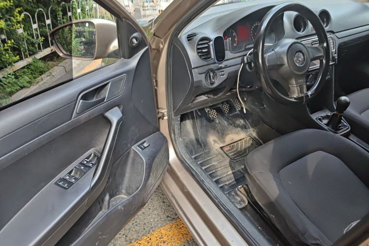 Used Volkswagen Jetta 2015 1.6L Manual Fashion Edition Driver Seat