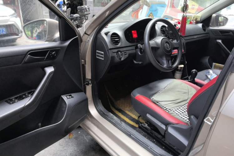 Used Volkswagen Jetta 2015 Zhuihui Edition 1.4L Manual Fashion Model Driver Seat