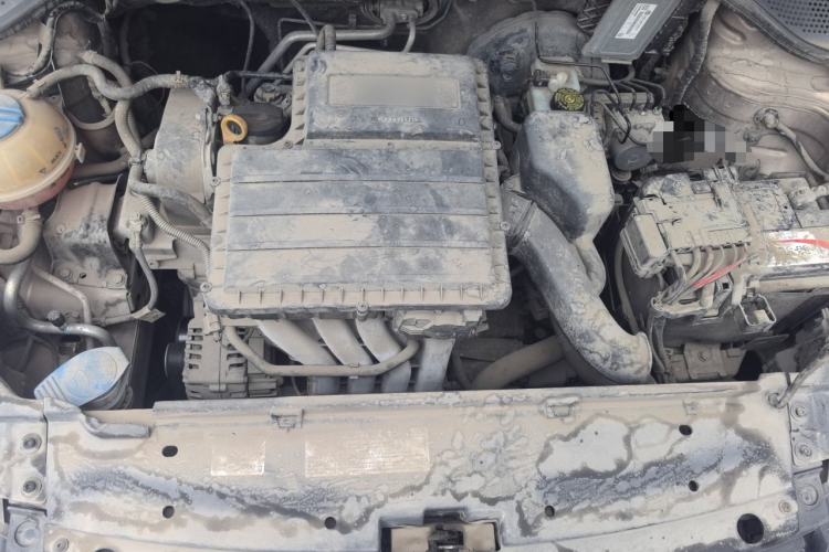 Used Volkswagen Jetta 2015 Zhuihui Edition 1.6L Manual Comfort Model Engine Bay