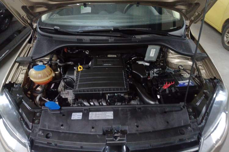 Used Volkswagen Jetta 2015 Zhuihui Edition 1.6L Manual Comfort Model Engine Bay