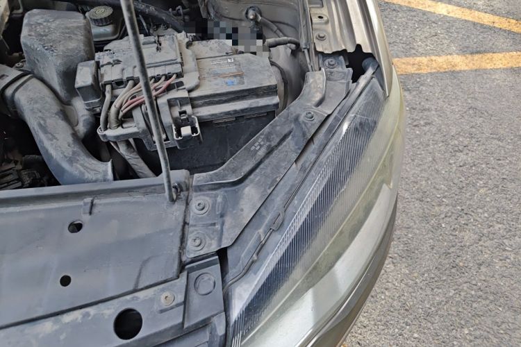 Used Volkswagen Jetta 2015 1.6L Manual Fashion Edition Engine Bay Left