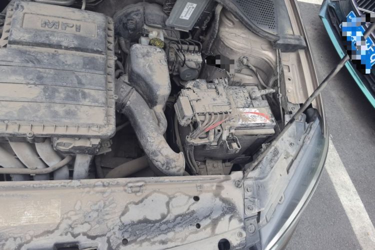 Used Volkswagen Jetta 2015 Zhuihui Edition 1.6L Manual Comfort Model Engine Bay Left