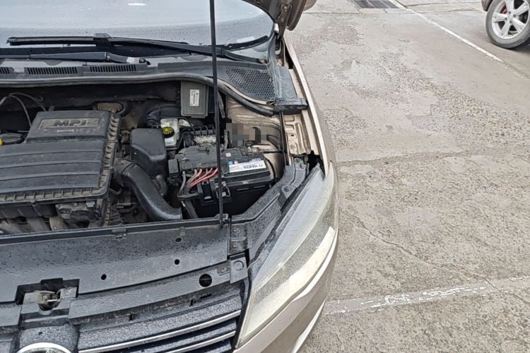 Used Volkswagen Jetta 2015 Zhuihui Edition 1.6L Manual Comfort Model Engine Bay Left