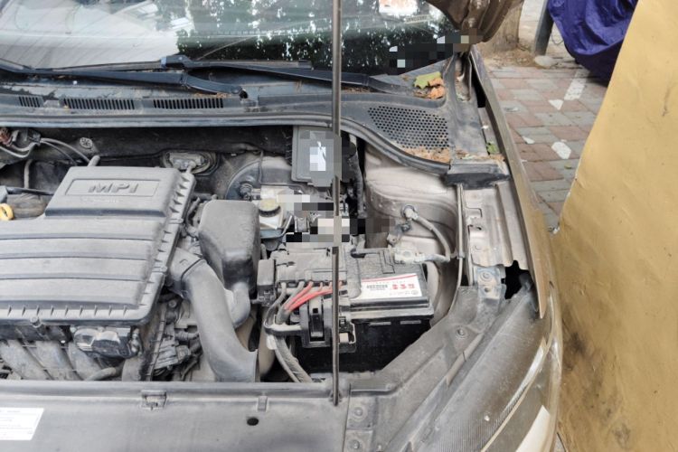Used Volkswagen Jetta 2015 1.4L Manual Fashion Model Engine Bay Left