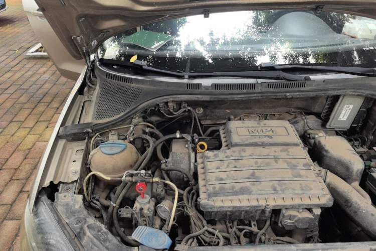 Used Volkswagen Jetta 2015 Value Edition 1.6L Manual Fashionable Style Engine Bay Right
