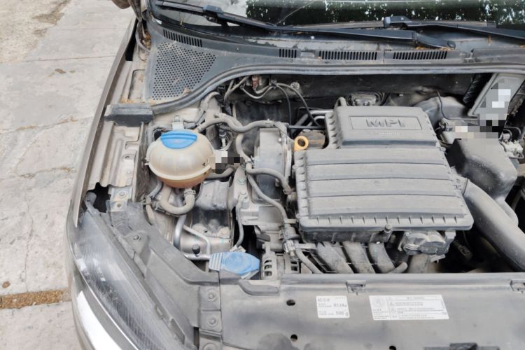 Used Volkswagen Jetta 2015 1.4L Manual Fashion Model Engine Bay Right