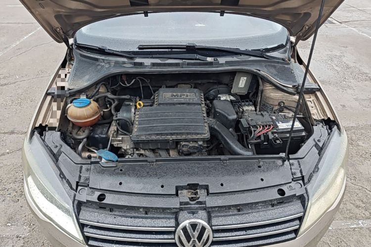 Used Volkswagen Jetta 2015 Zhuihui Edition 1.6L Manual Comfort Model Engine Bay
