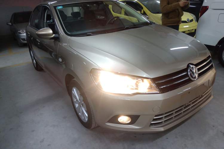Used Volkswagen Jetta 2015 Zhuihui Edition 1.6L Manual Comfort Model Front Right 45 Deg