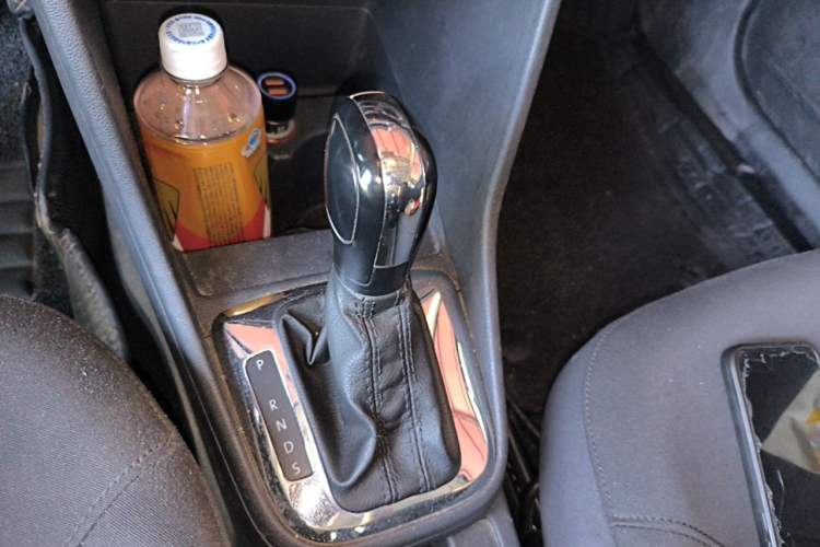 Used Volkswagen Jetta 2015 1.6L Automatic Comfort Model Gear Lever