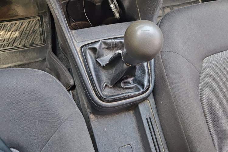 Used Volkswagen Jetta 2015 1.6L Manual Fashion Edition Gear Lever