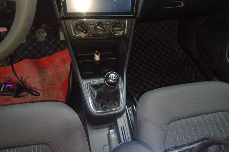 Used Volkswagen Jetta 2015 Zhuihui Edition 1.6L Manual Comfort Model Gear Lever