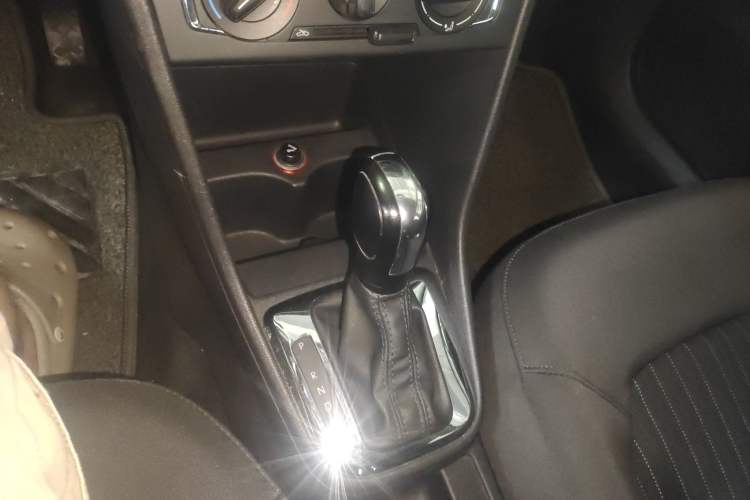 Used Volkswagen Jetta 2015 1.6L Automatic Comfort Model Gear Lever