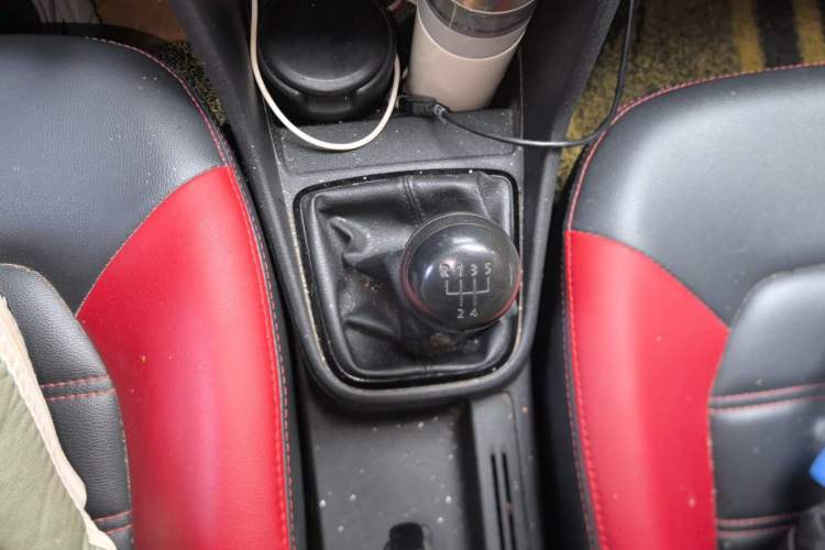 Used Volkswagen Jetta 2015 Zhuihui Edition 1.4L Manual Fashion Model Gear Lever