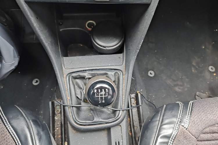 Used Volkswagen Jetta 2015 Zhuihui Edition 1.6L Manual Comfort Model Gear Lever