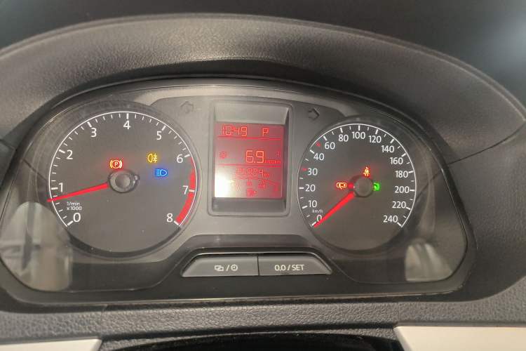 Used Volkswagen Jetta 2015 Value Edition 1.6L Automatic Comfort Version Instrument Cluster