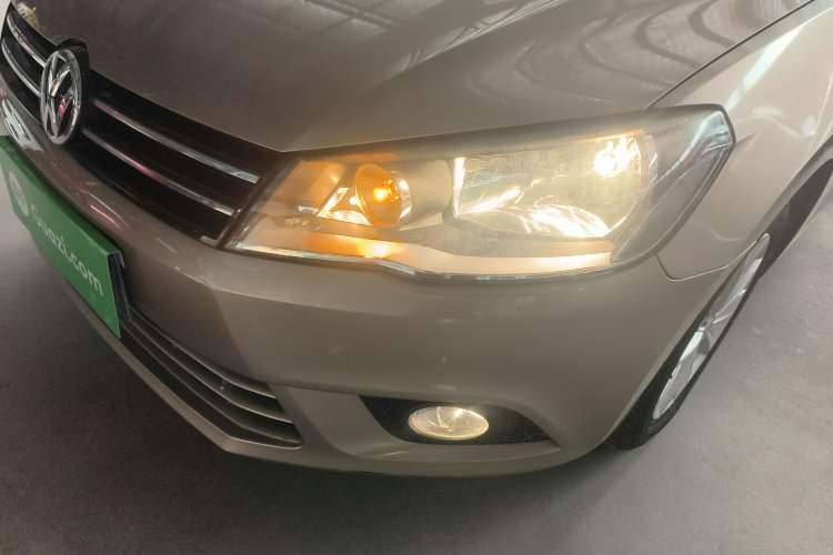 Used Volkswagen Jetta 2015 Value Edition 1.6L Automatic Comfort Version Left Front Headlight
