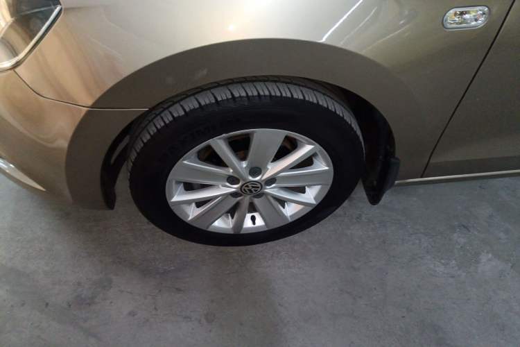 Used Volkswagen Jetta 2015 Zhuihui Edition 1.6L Manual Comfort Model Left Front Wheel Hub