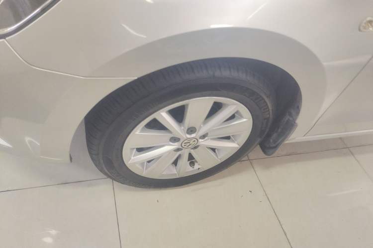 Used Volkswagen Jetta 2015 1.6L Automatic Comfort Model Left Front Wheel Hub
