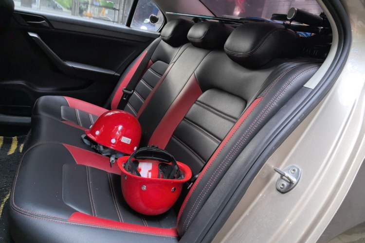 Used Volkswagen Jetta 2015 Zhuihui Edition 1.4L Manual Fashion Model Left Rear Seat