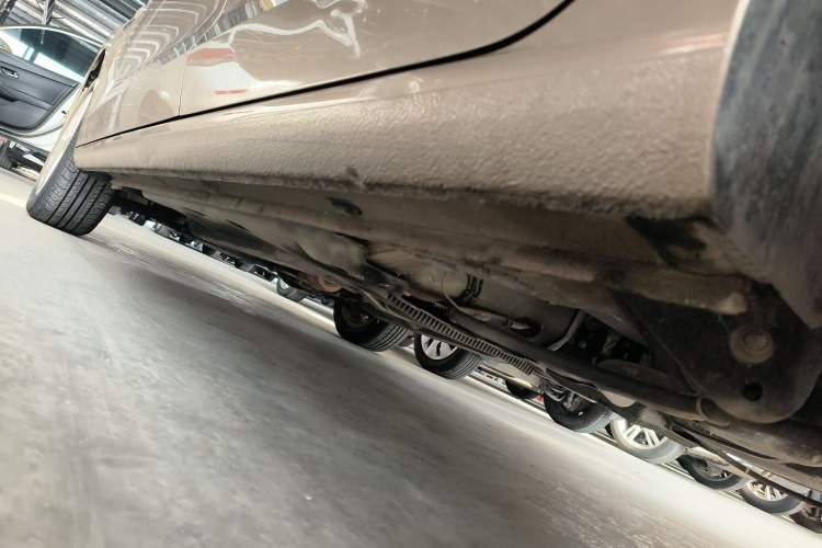 Used Volkswagen Jetta 2015 Value Edition 1.6L Automatic Comfort Version Left Side Sill