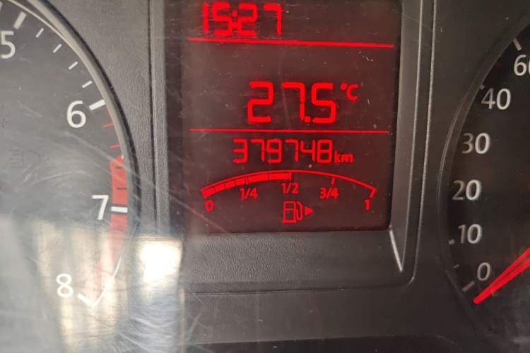 Used Volkswagen Jetta 2015 1.6L Manual Fashion Edition Odometer Close Up