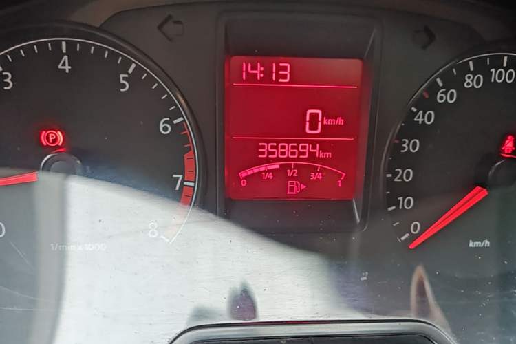 Used Volkswagen Jetta 2015 Zhuihui Edition 1.6L Manual Comfort Model Odometer Close Up
