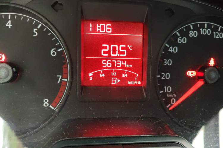 Used Volkswagen Jetta 2015 1.4L Manual Fashion Model Odometer Close Up
