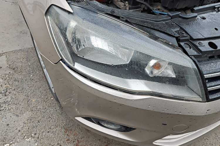 Used Volkswagen Jetta 2015 Zhuihui Edition 1.6L Manual Comfort Model Right Front Headlight