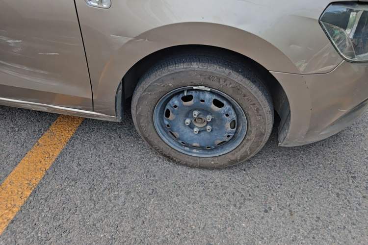 Used Volkswagen Jetta 2015 1.6L Manual Fashion Edition Right Front Wheel Hub