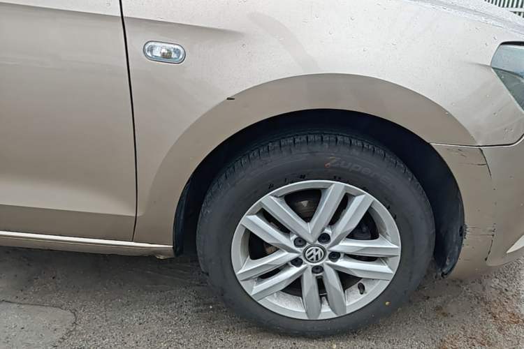 Used Volkswagen Jetta 2015 Zhuihui Edition 1.6L Manual Comfort Model Right Front Wheel Hub