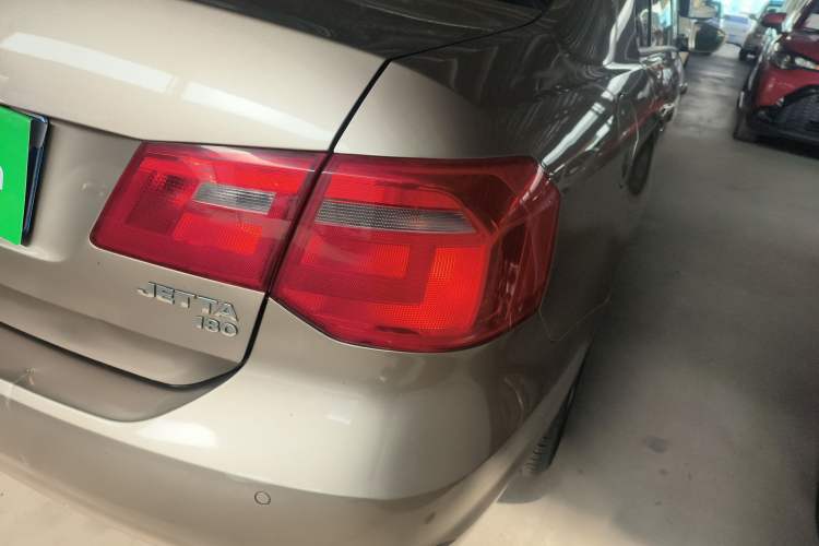 Used Volkswagen Jetta 2015 Value Edition 1.6L Automatic Comfort Version Right Rear Taillight