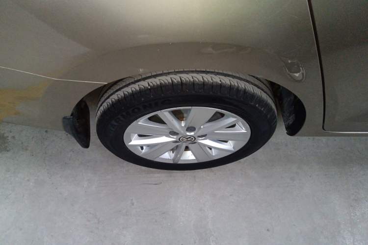 Used Volkswagen Jetta 2015 Zhuihui Edition 1.6L Manual Comfort Model Right Rear Wheel Hub