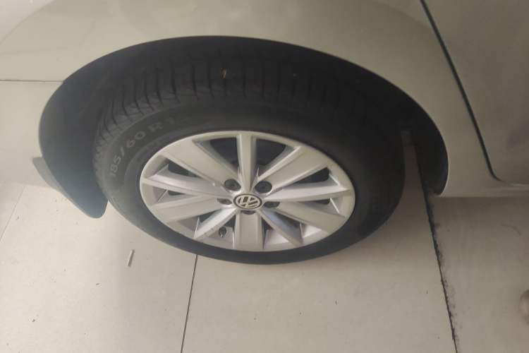 Used Volkswagen Jetta 2015 1.6L Automatic Comfort Model Right Rear Wheel Hub