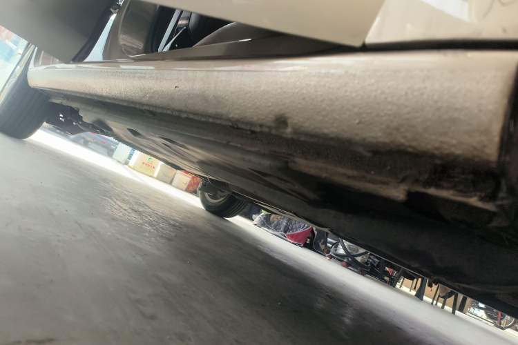 Used Volkswagen Jetta 2015 Value Edition 1.6L Automatic Comfort Version Right Side Sill
