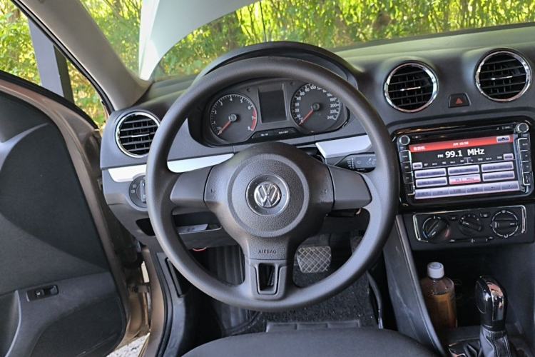 Used Volkswagen Jetta 2015 1.6L Automatic Comfort Model Steering Wheel