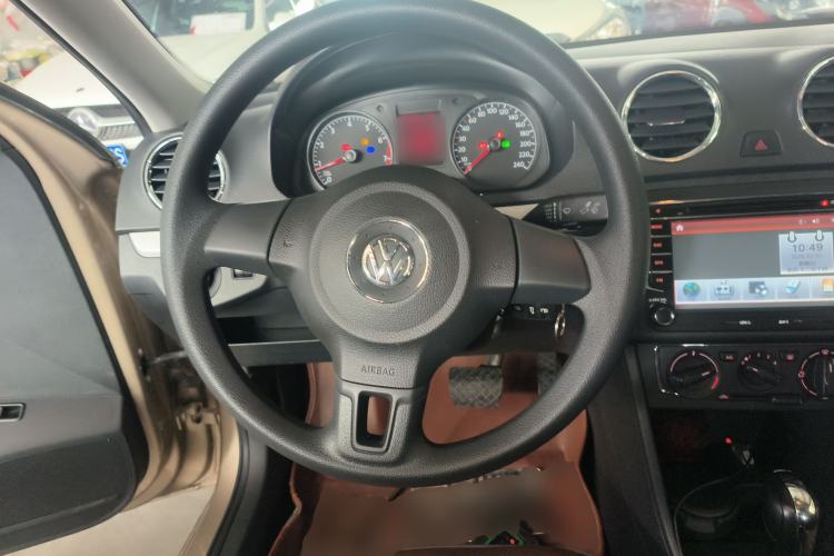 Used Volkswagen Jetta 2015 Value Edition 1.6L Automatic Comfort Version Steering Wheel