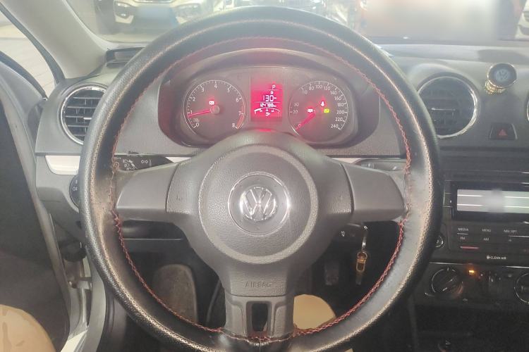 Used Volkswagen Jetta 2015 1.6L Automatic Comfort Model Steering Wheel