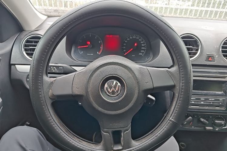 Used Volkswagen Jetta 2015 Zhuihui Edition 1.6L Manual Comfort Model Steering Wheel