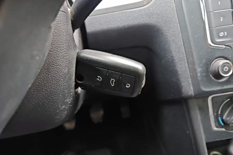Used Volkswagen Jetta 2015 Zhuihui Edition 1.6L Manual Comfort Model Vehicle Key