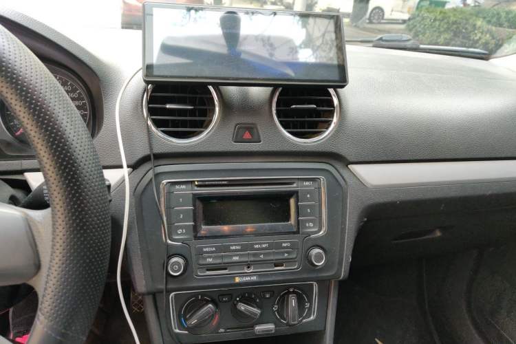 Used Volkswagen Jetta 2015 Zhihui Edition 1.4L Manual Comfort Model Audio And AC Panel