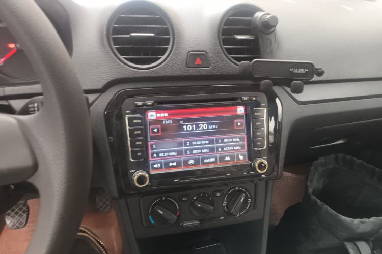 Used Volkswagen Jetta 2015 Zhuihui Edition 1.4L Manual Fashion Model Audio And AC Panel