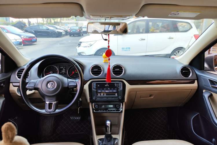 Used Volkswagen Jetta 2015 1.6L Automatic Luxury Model Audio And AC Panel
