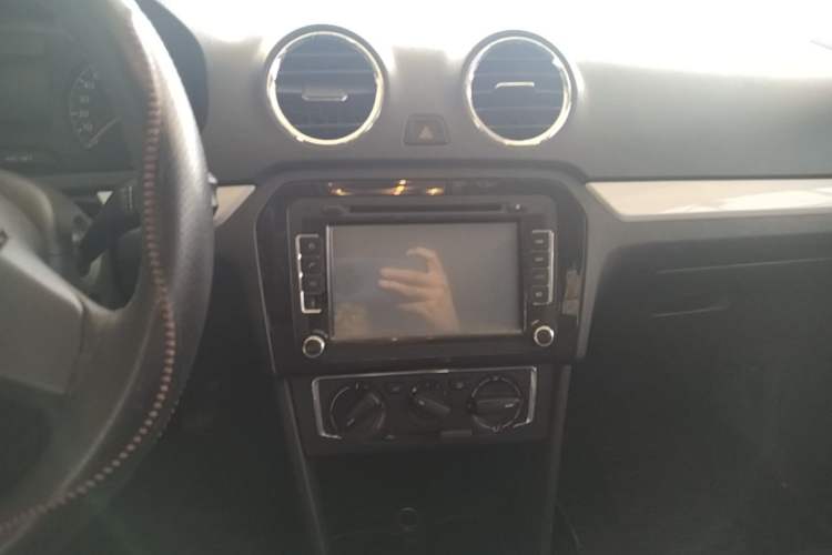 Used Volkswagen Jetta 2015 1.6L Manual Comfort Model Audio And AC Panel