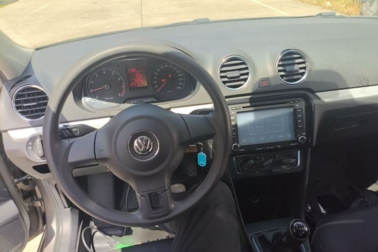 Used Volkswagen Jetta 2015 1.6L Manual Comfort Model Center Console