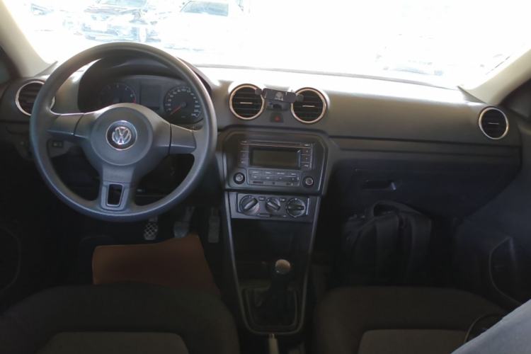 Used Volkswagen Jetta 2015 Zhuihui Edition 1.4L Manual Fashion Model Center Console