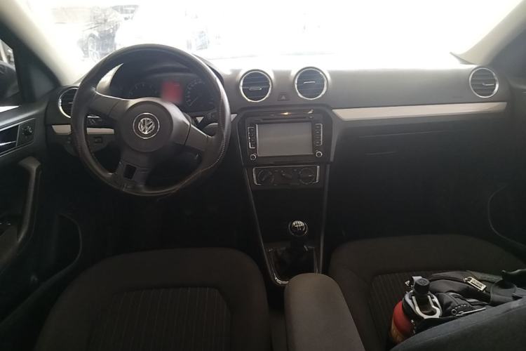 Used Volkswagen Jetta 2015 1.6L Manual Comfort Model Center Console