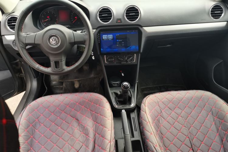 Used Volkswagen Jetta 2015 1.6L Manual Comfort Model Center Console
