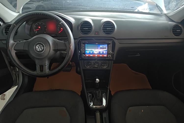 Used Volkswagen Jetta 2015 1.6L Automatic Fashion Model Center Console